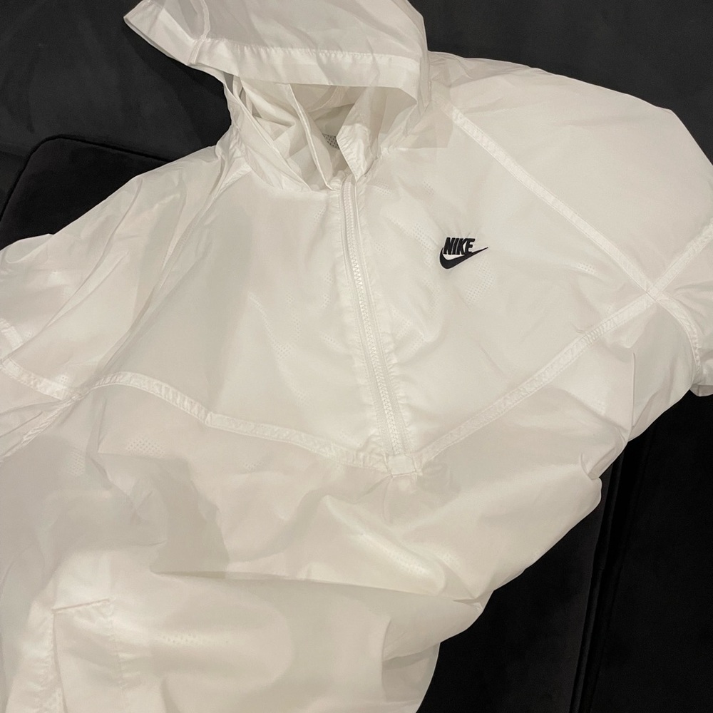 NIKE WHITE WINDRUNNER/JACKET
SIZE MEDIUM - image 8
